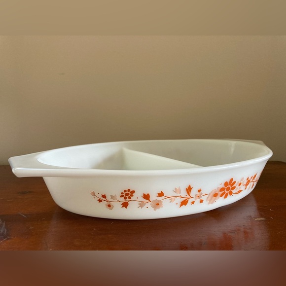 Fall 1965 promotional Pyrex divided casserole dish with orange flowers - Picture 2 of 8
